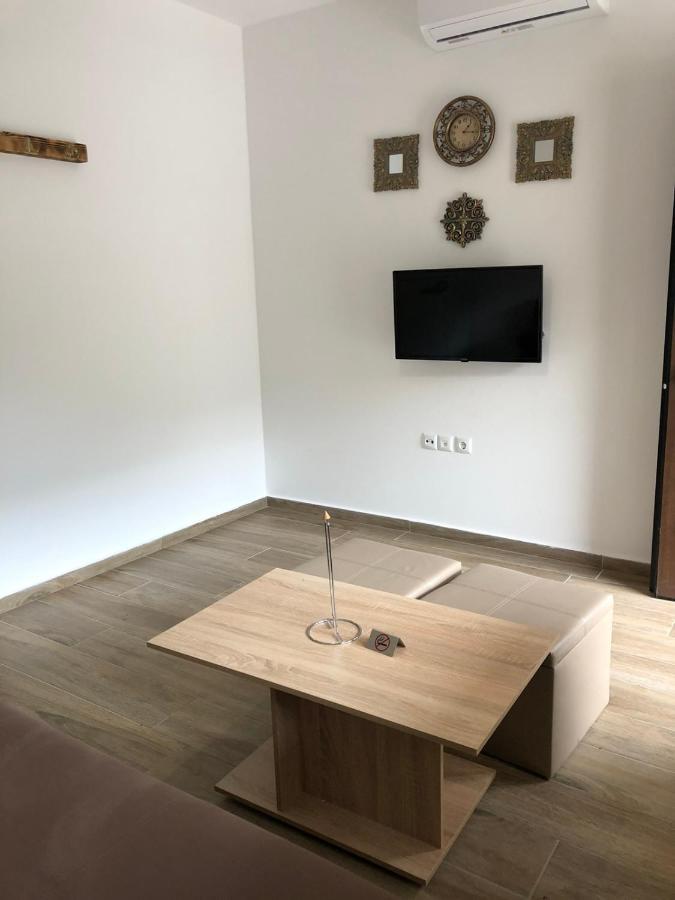 Mad'S Villas Néa Péramos Eksteriør bilde