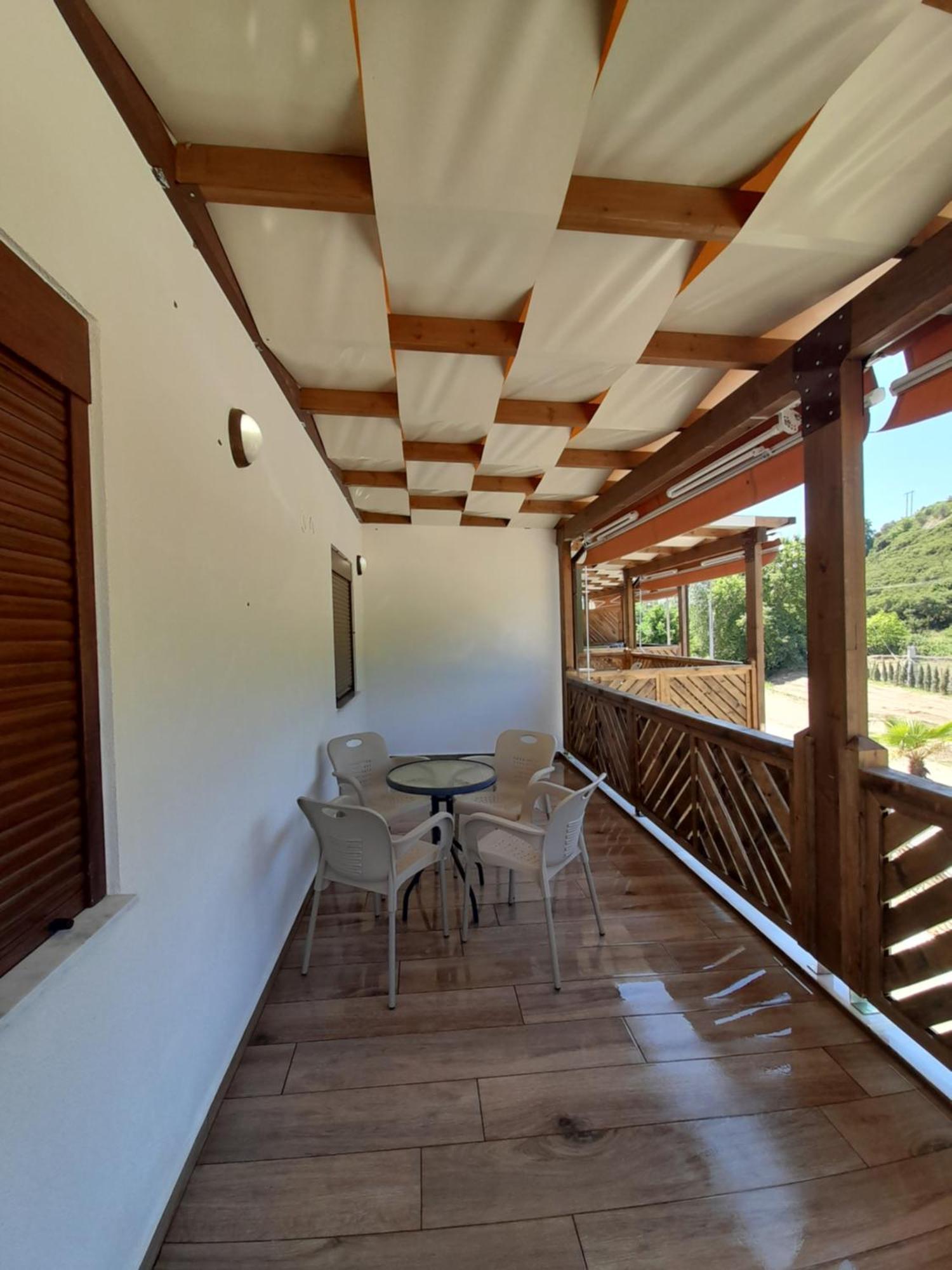 Mad'S Villas Néa Péramos Rom bilde